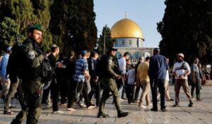 The Prime Minister of Israel, Benjamin Netanyahu, has issued a directive to prevent Jews and tourists from entering the compound of Al-Aqsa Mosque during the final ten days of Ramadan. Reports suggest that this ban has been in place for several years now.